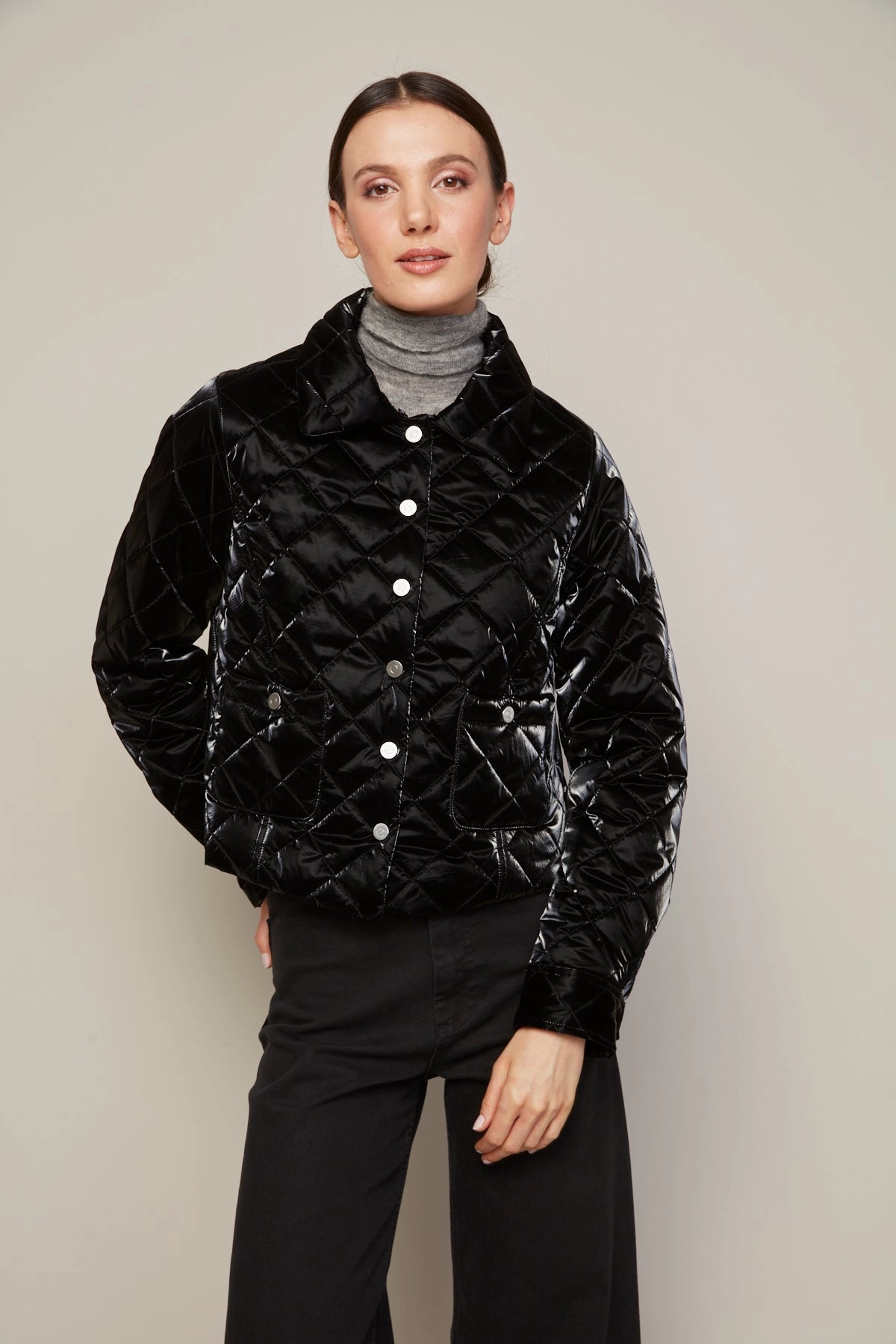 Stretch Fit Light Diffusing Fabric Becca Short Quilted Jacket With Removable Collar - Black Metallic