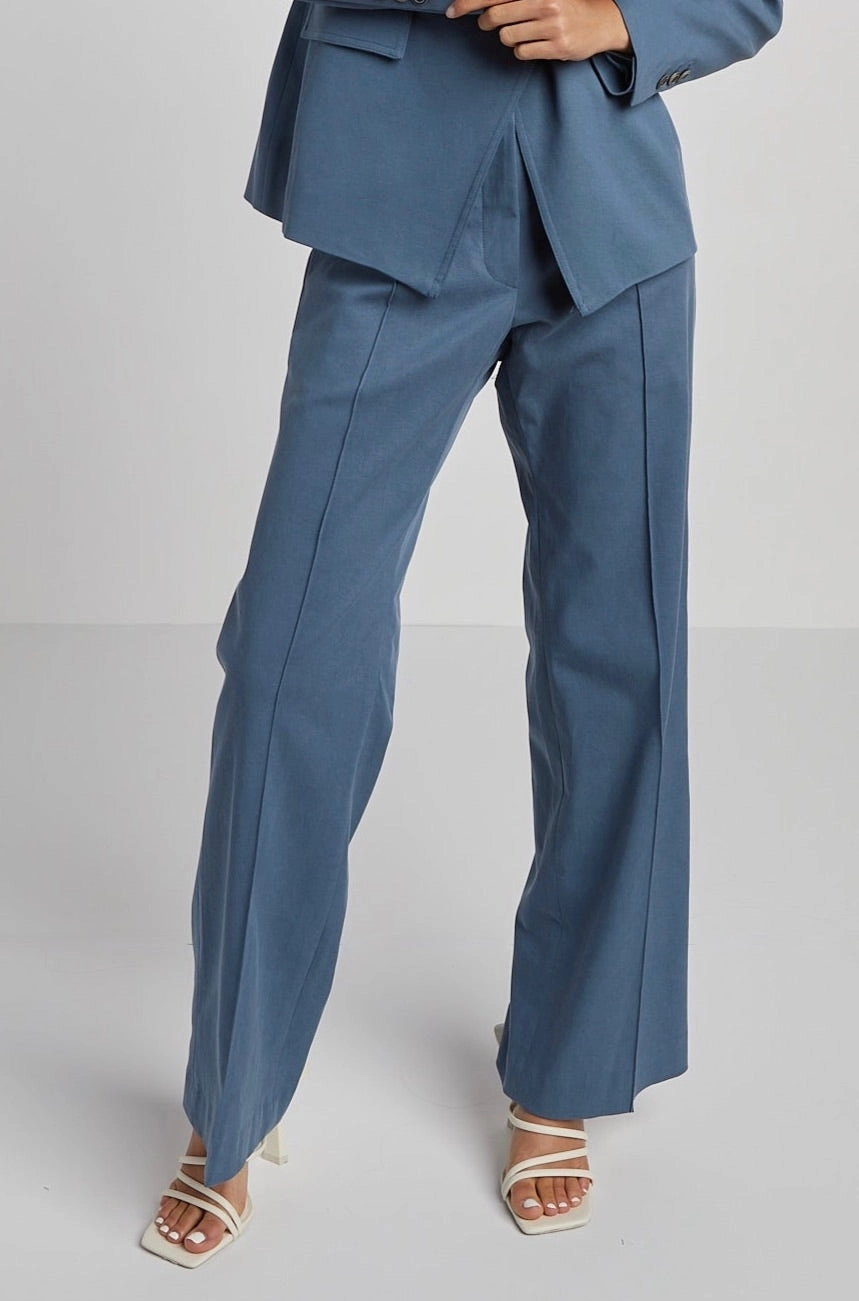 Preston Straight Leg Stretch Trouser With Pin Tuck - Seaside Back pockets