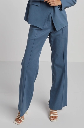 Preston Straight Leg Stretch Trouser With Pin Tuck - Seaside Back pockets