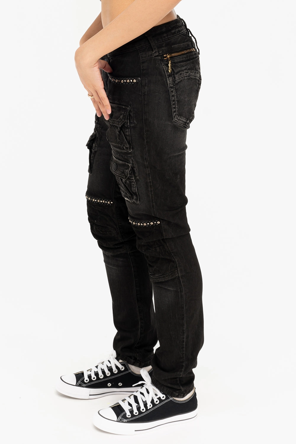 Party Look Earthy ROBIN'S WOMEN'S SKINNY UTILITARIAN JEANS IN LA BLACK WITH STUDS AND CRYSTALS