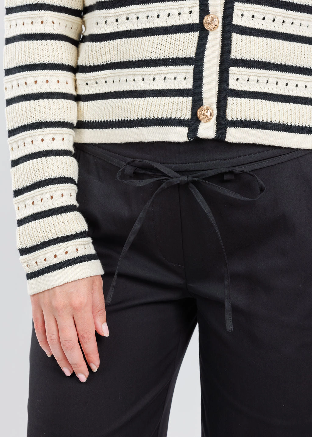 Chiara Crop Pants - Black Stretchable Wear Versatile Comfort Wear