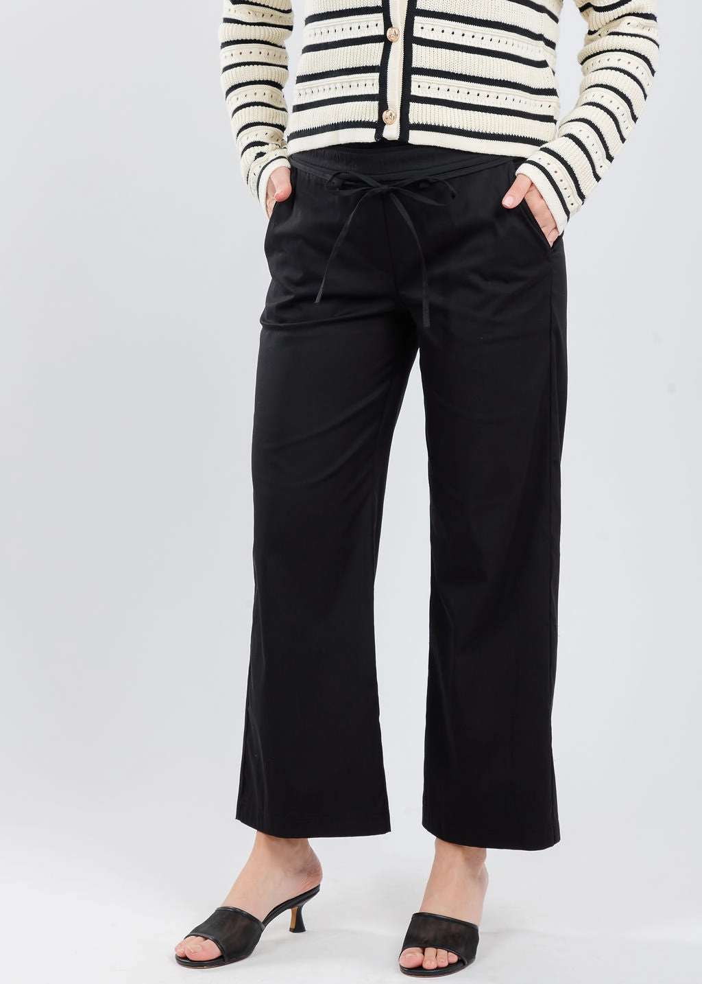 Mid-rise fit Quick Drying Chiara Crop Pants - Black