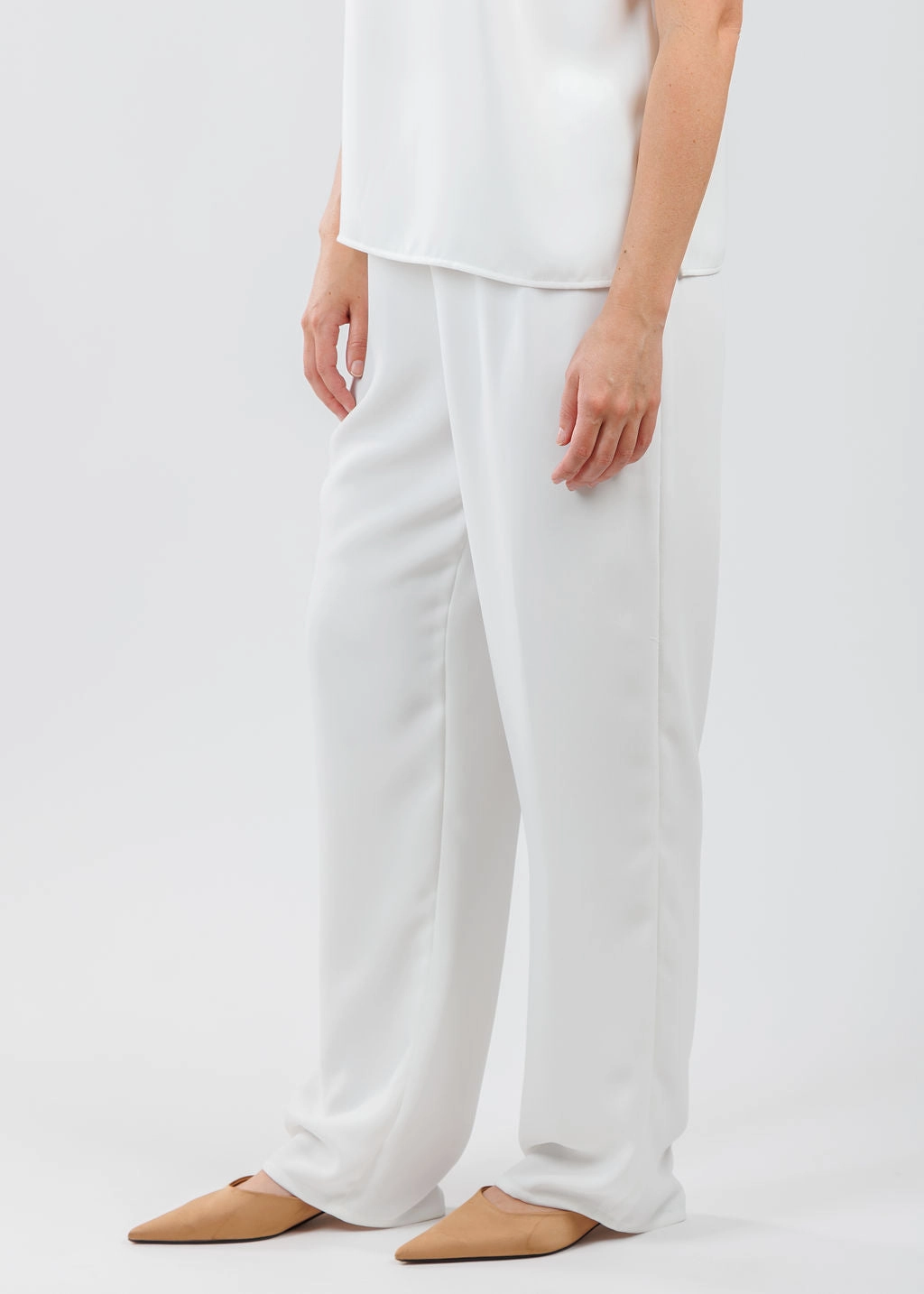 Stretchy Waist Matte Crepe Straight Leg Pant - White