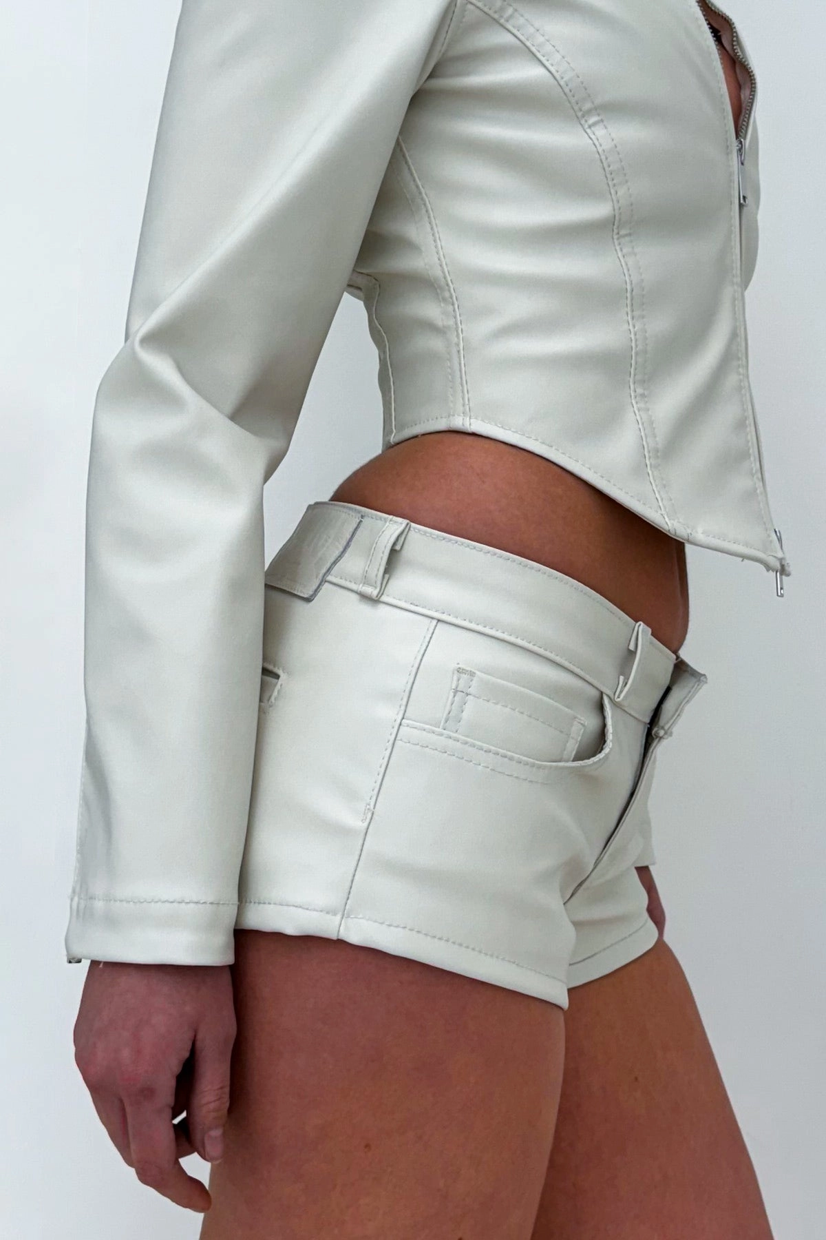 Convertible legs DAKAR MICRO SHORT / IVORY