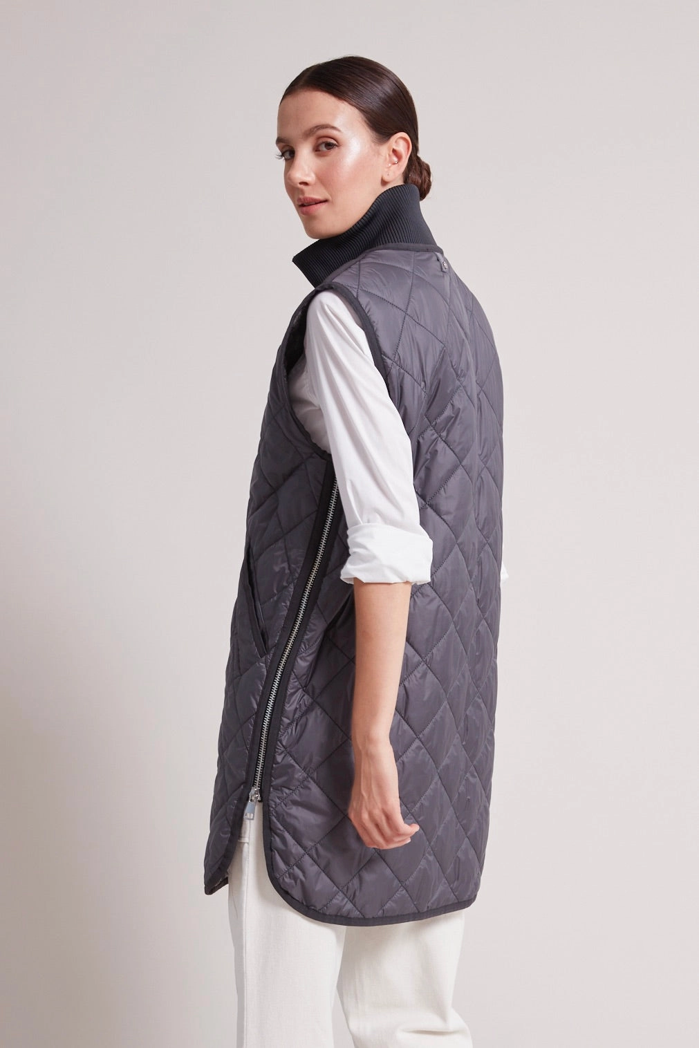 Destiny Sleeveless Quilted Vest - Anthracite QuickDryFinish simple design