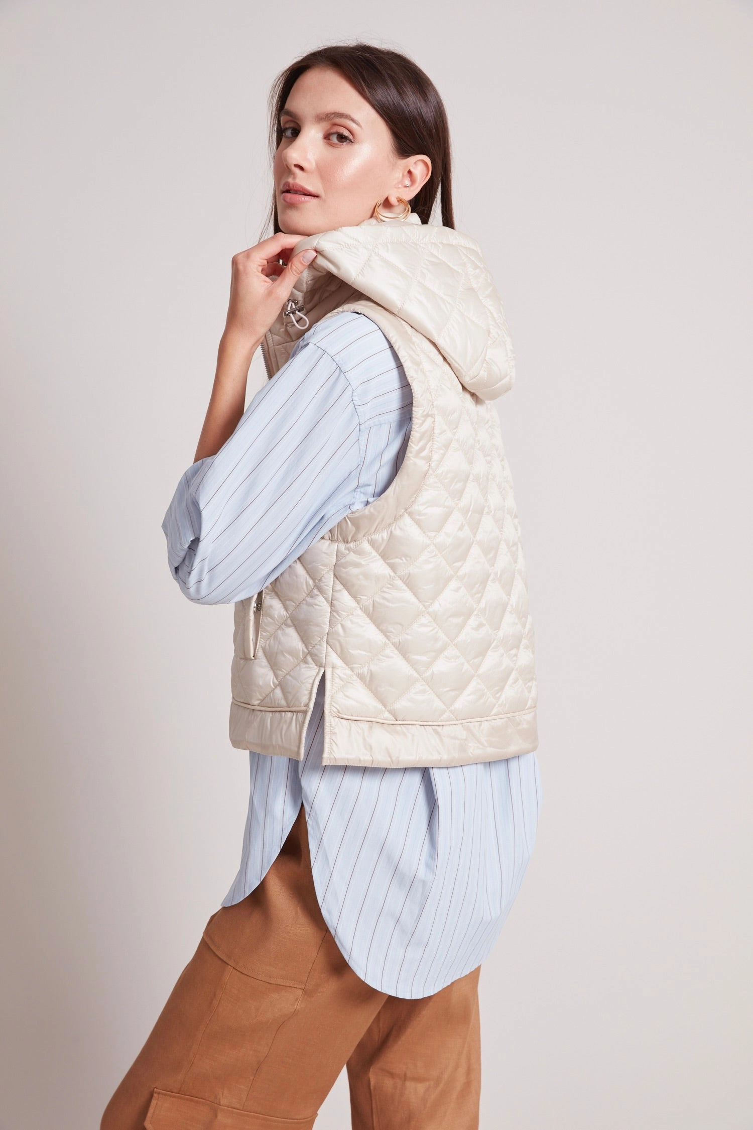 TemperatureRegulating Flexible Mobility Talia Quilted Gilet With Removable Hood - Champagne