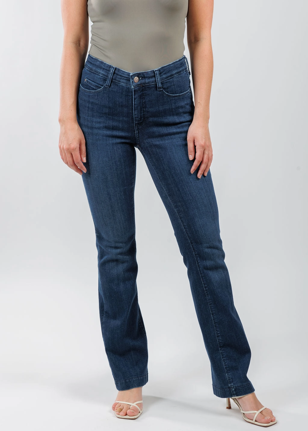 EcoFriendlyMaterial Layering Piece Dream Boot Jeans 32" - Medium Blue