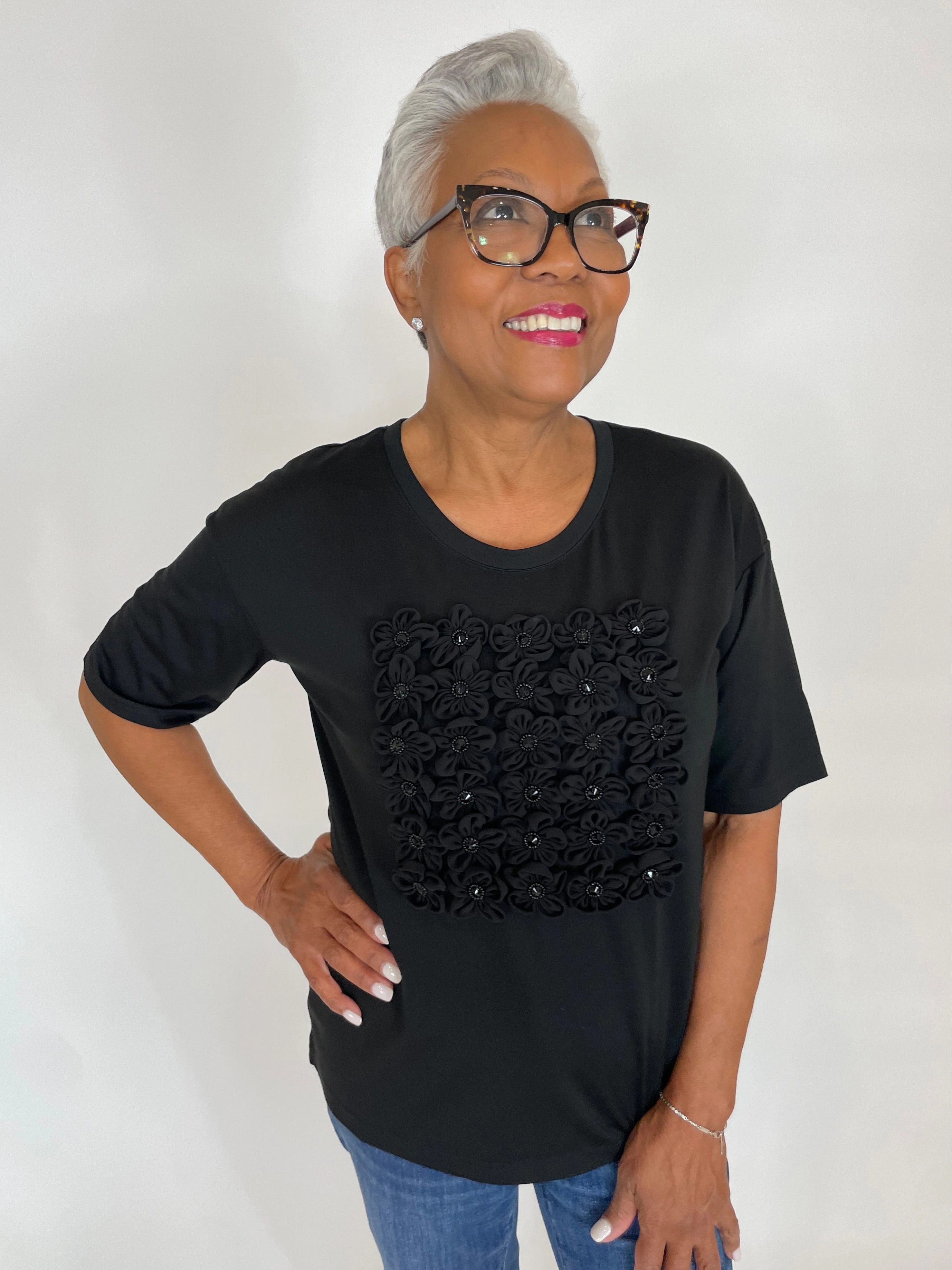 Seamless Shoulder Magda Flower Center Tee - Black