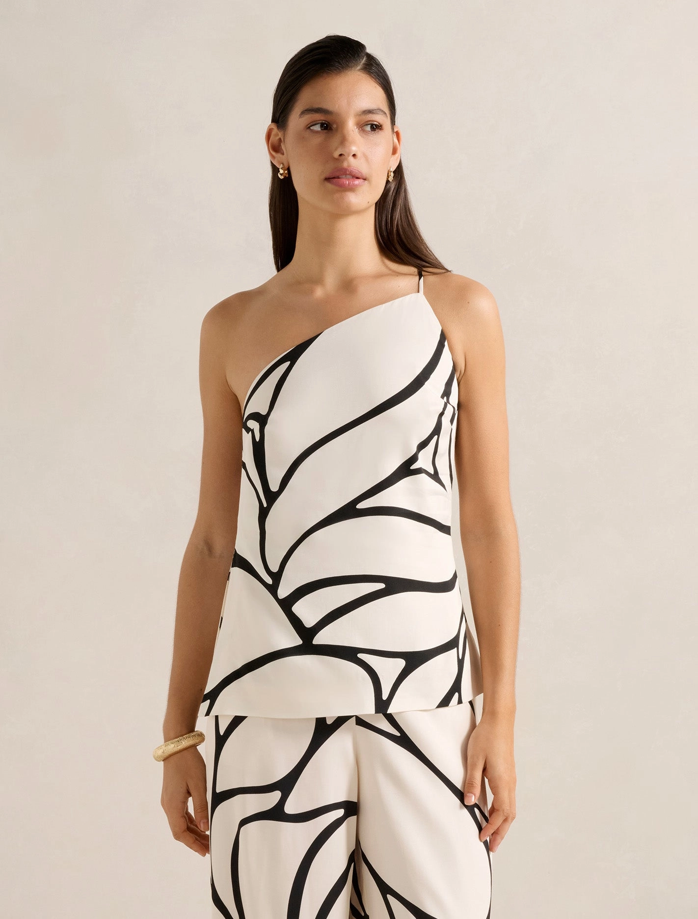 Stretch Technology Lightweight Material Miya One Shoulder Top