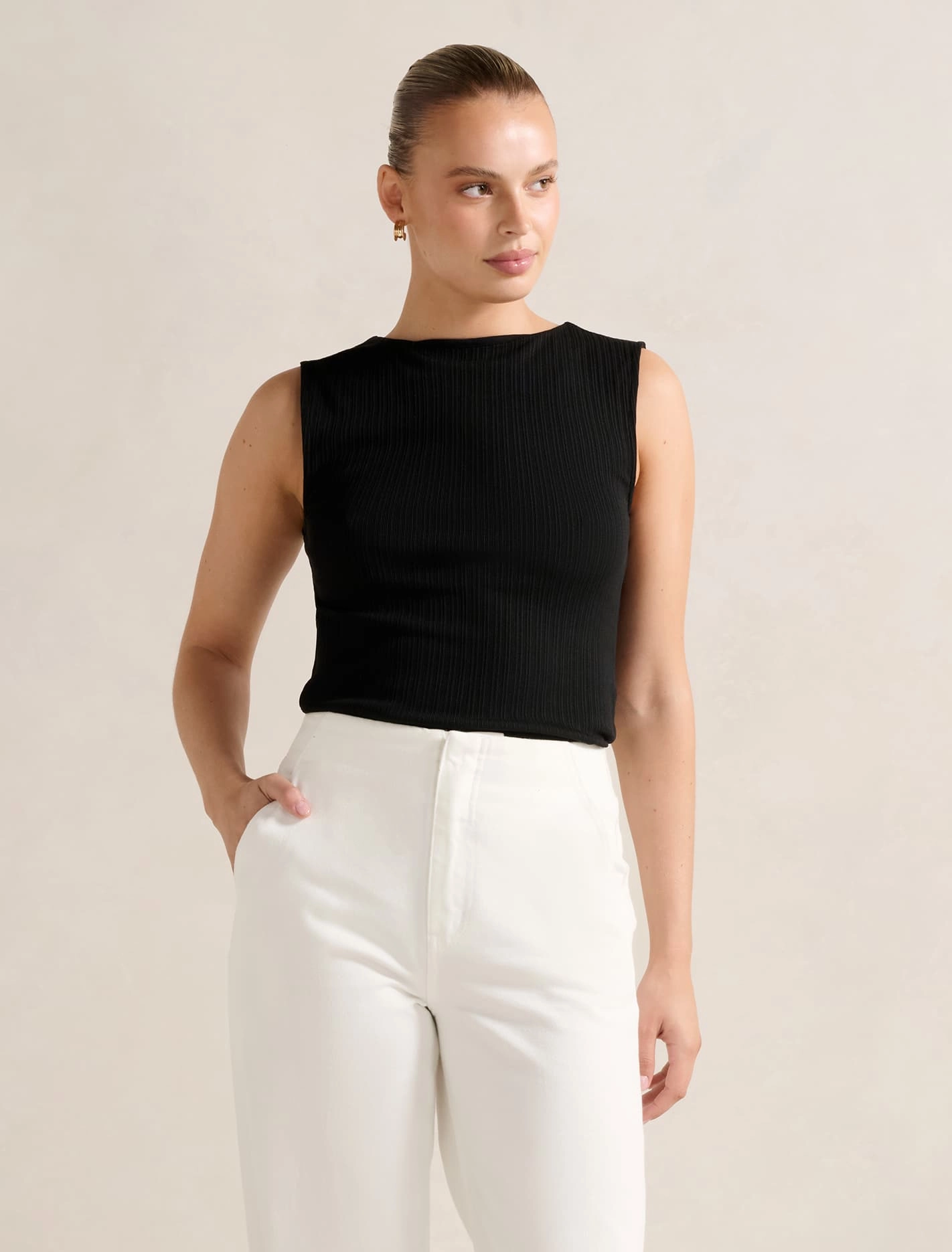 Frankie Boat Neck Tank Top Unstructured Silhouette