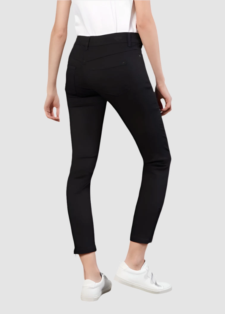 Dream Chic Crop Jean - Black Stretching Fit