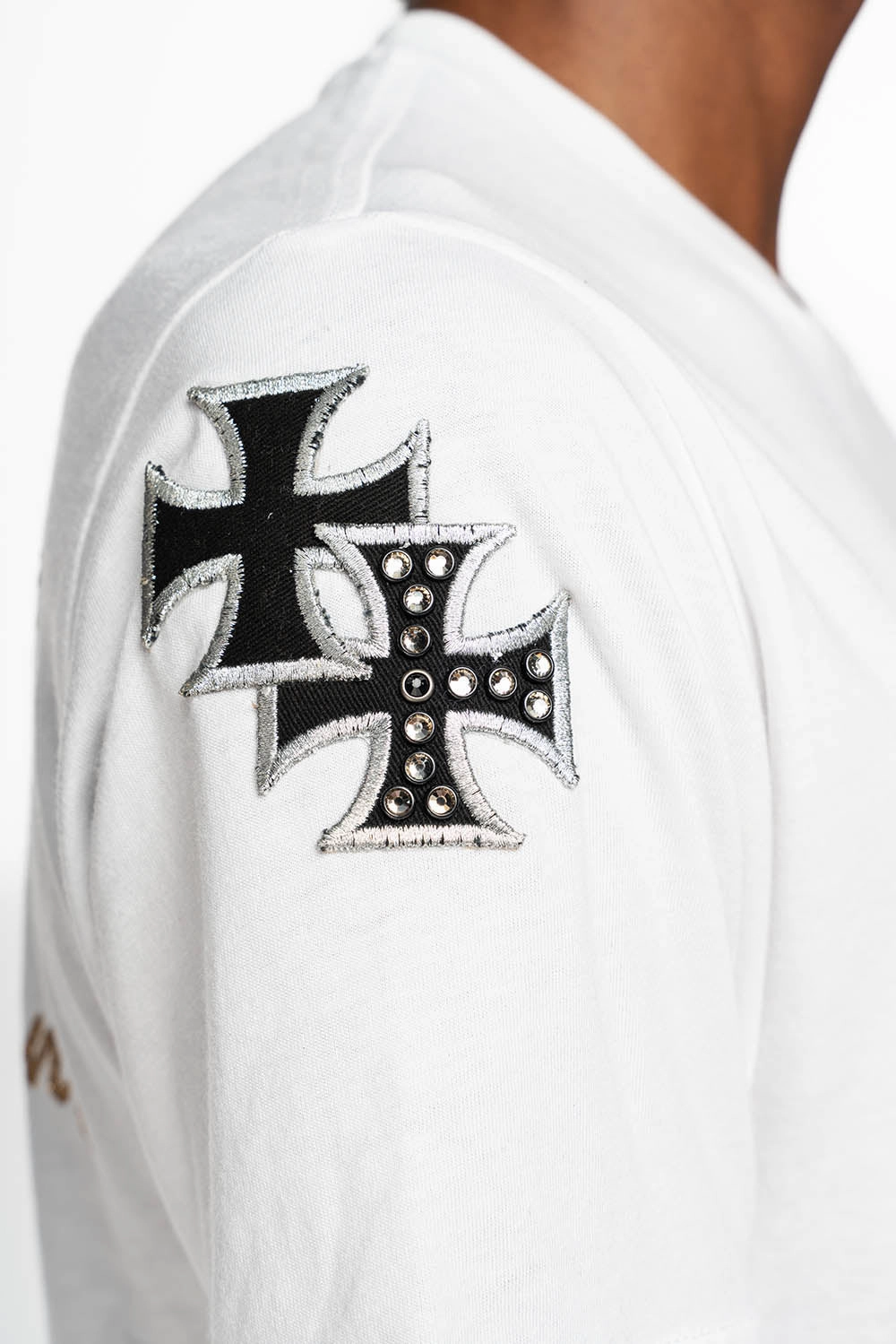 ROBIN??S LOGO WINGS TEE IN WHITE  EMBELLISHED WITH CROSS PATCHES AND CRYSTALS Brushed Interior Lining Perfectly Fit