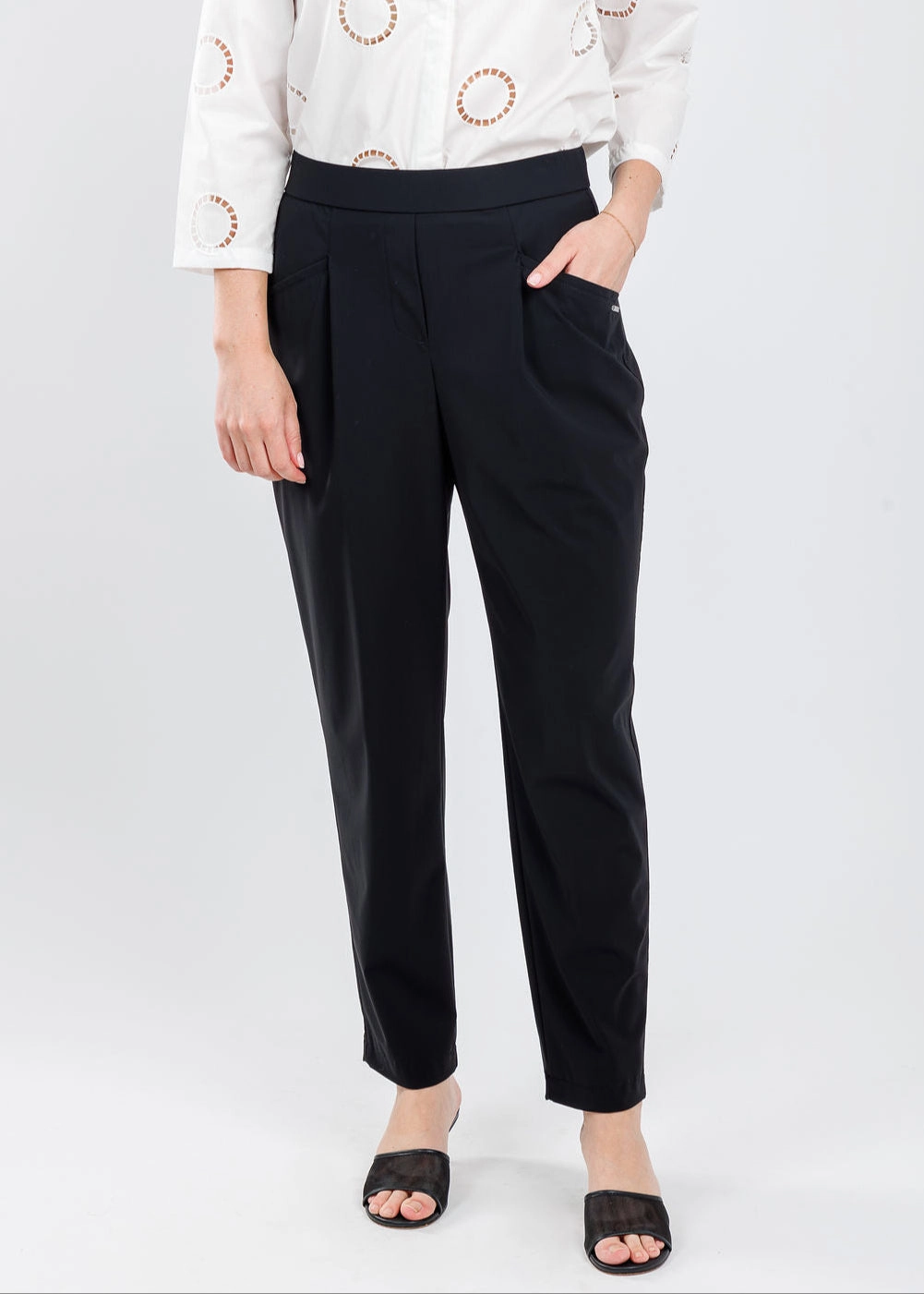 Chill Comfort Wear Essential Look Liliana 7/8 Pants with Pocket - Black