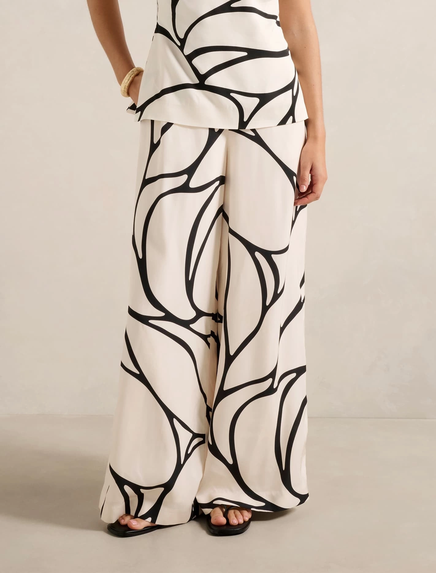 Comfy Essentials Wear Miya Wide Leg Pants
