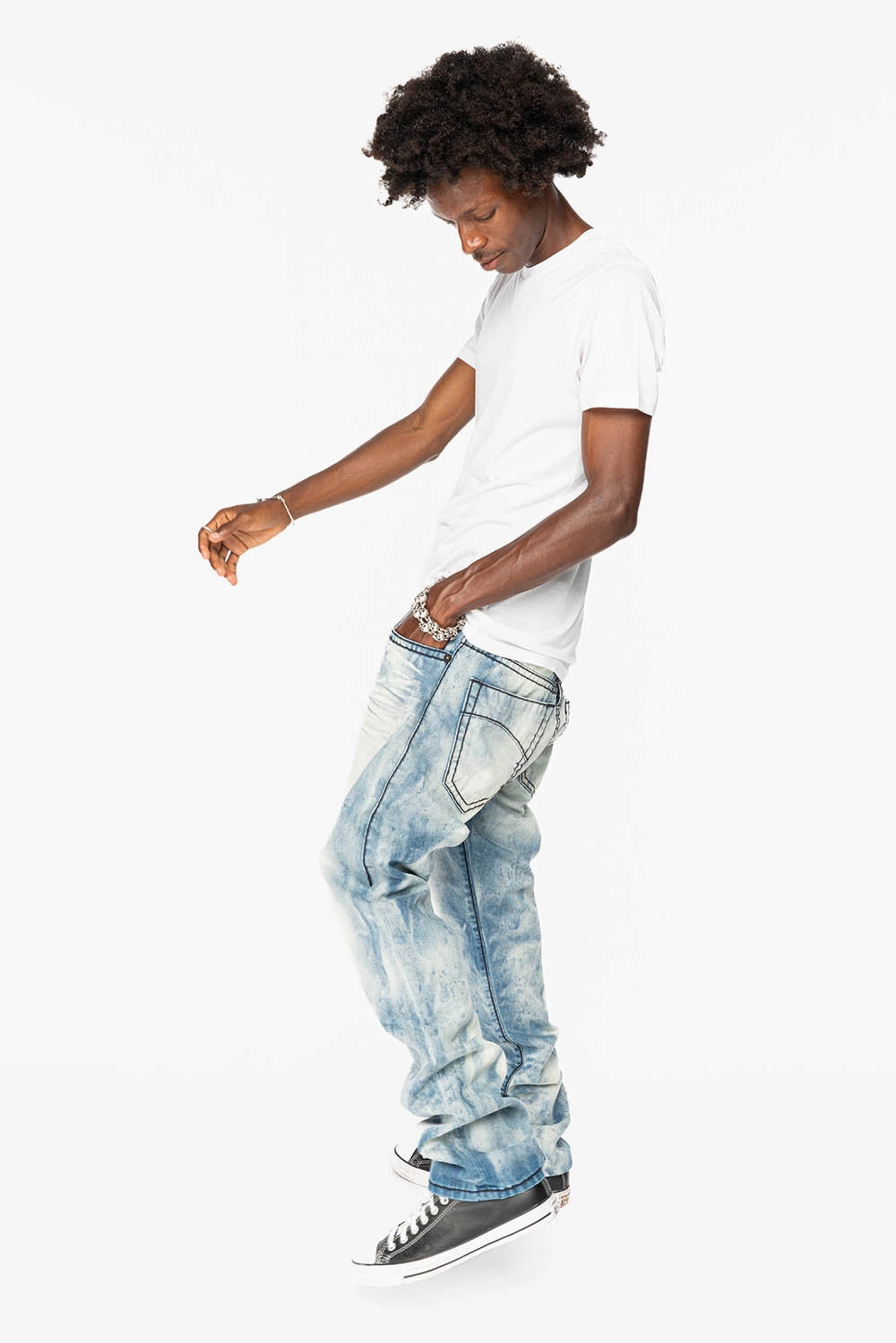 Fitted Comfort Chill Outfit MENS SLIM FIT JEANS IN CHEROKEE DARK WASH WITH HEAVY STITCHING AND BLK EMBROIDERED WINGS