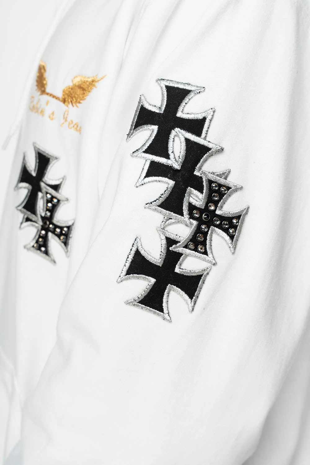 ROBIN??S JEAN PULLOVER HOODIE IN WHITE EMBELLISHED  WITH MEDIEVAL CROSS PATCHES AND  CRYSTALS brooch accents