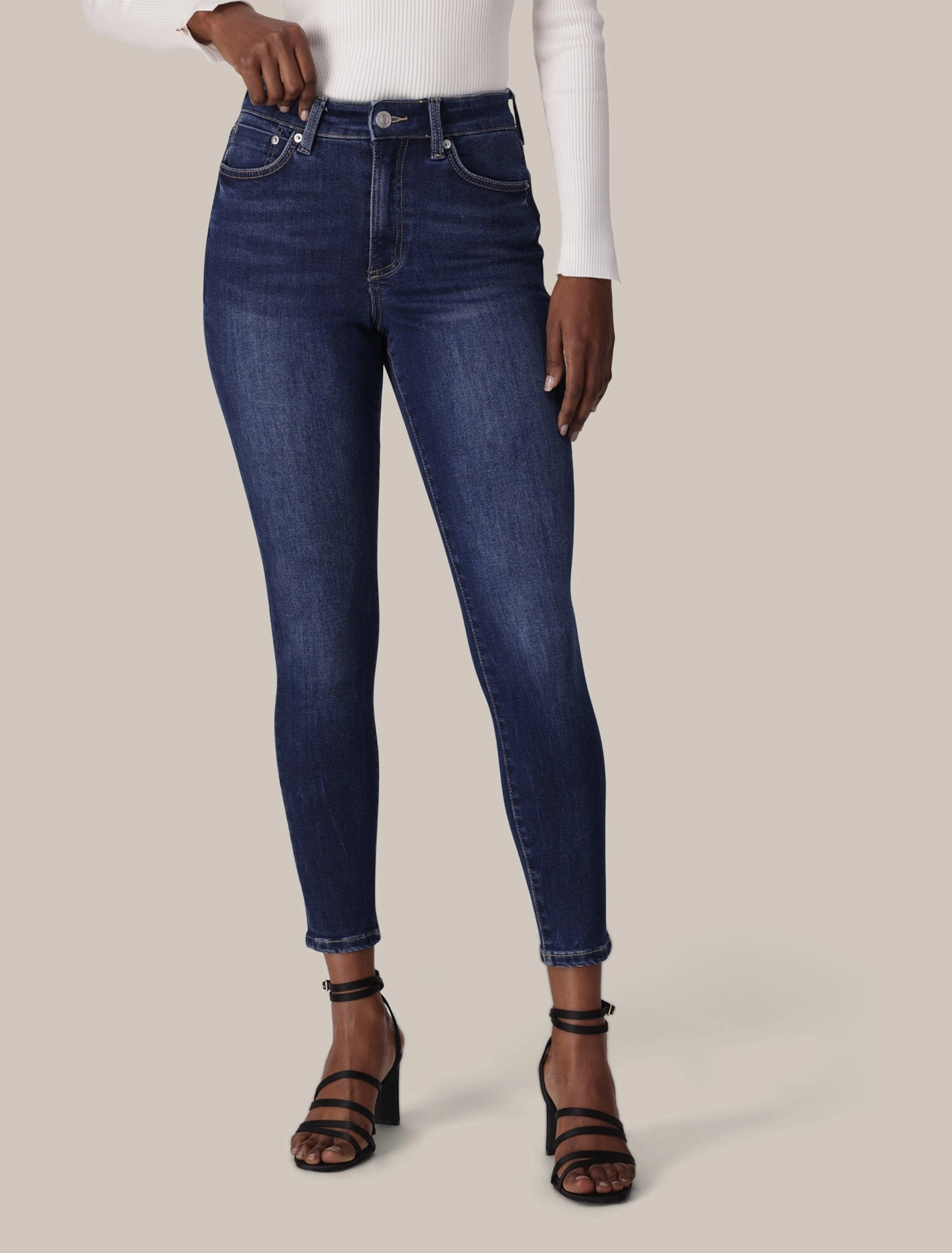 Nala Mid-Rise Skinny Jeans Classic Comfort Ripped design