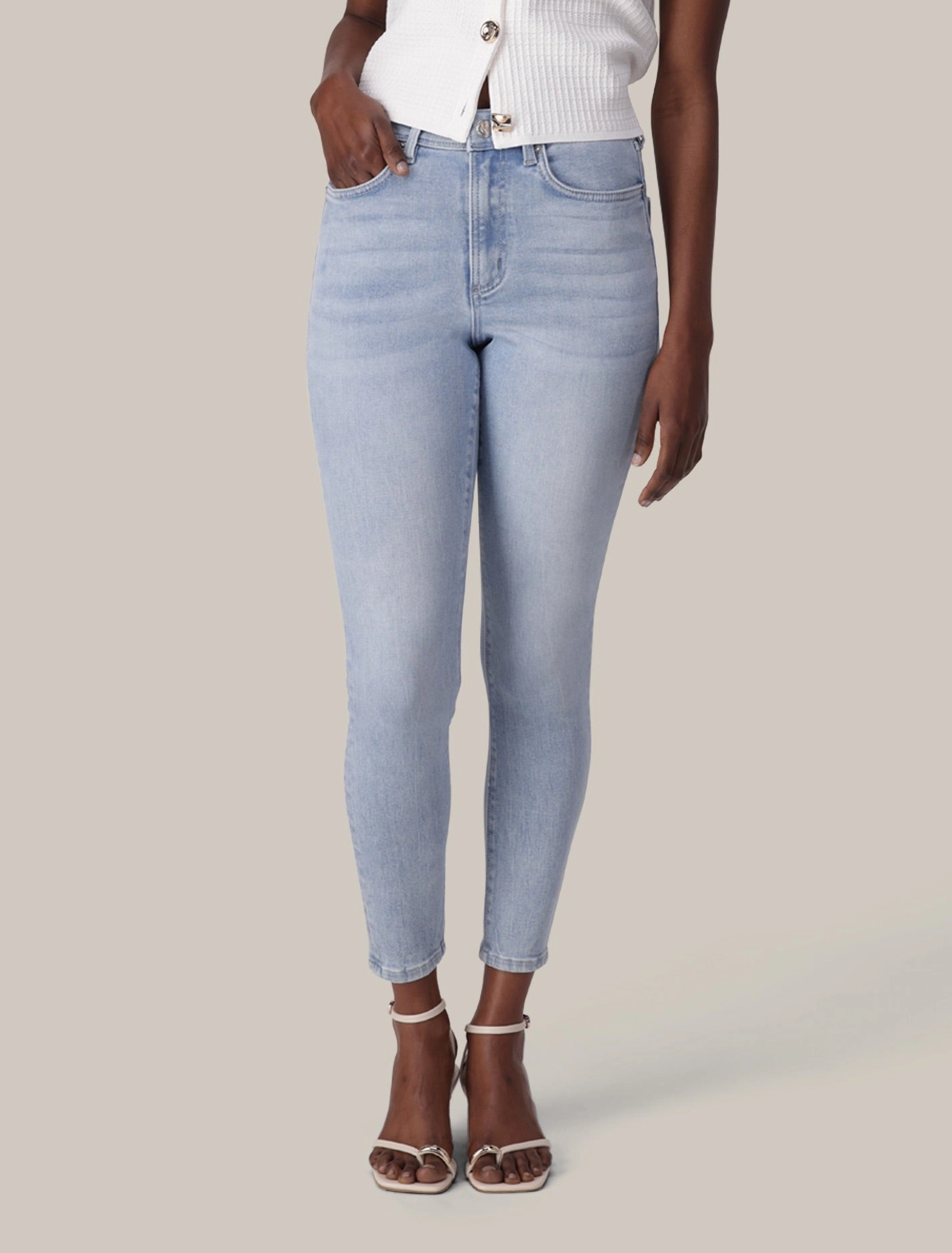 Nala Mid-Rise Skinny Jeans Minimal Design Tight Fit