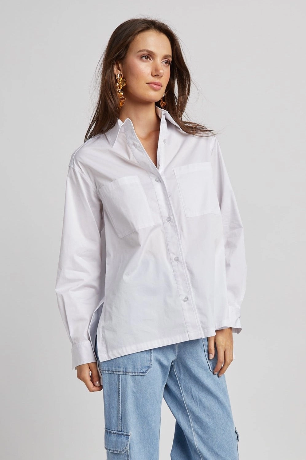 Casual Fit Nubia Button Down Stretch Shirt With High Low Hem - White