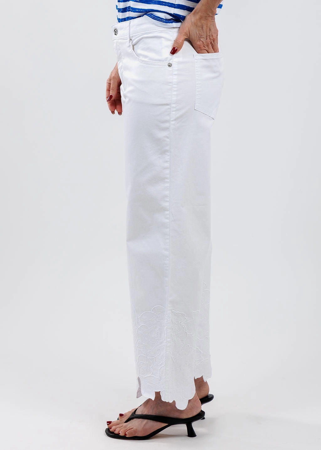 Effortless Layer Chiara Crop Flower Pants - White