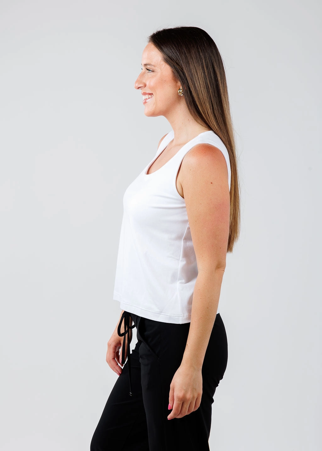 Relaxed Design Sleeveless Scoop Tank - White