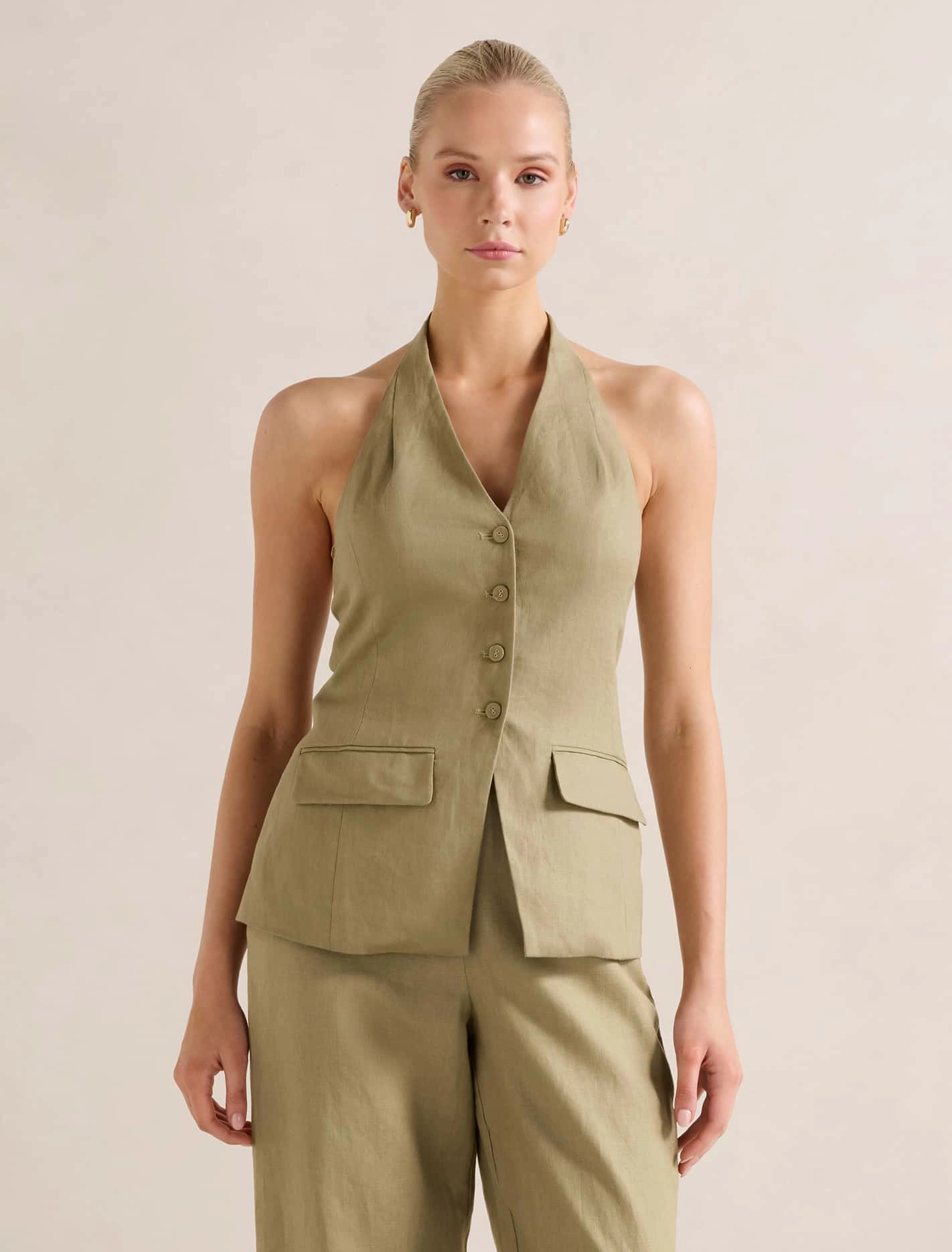 Modern Silhouette HighDurabilityWeave Saxon Halter Waistcoat