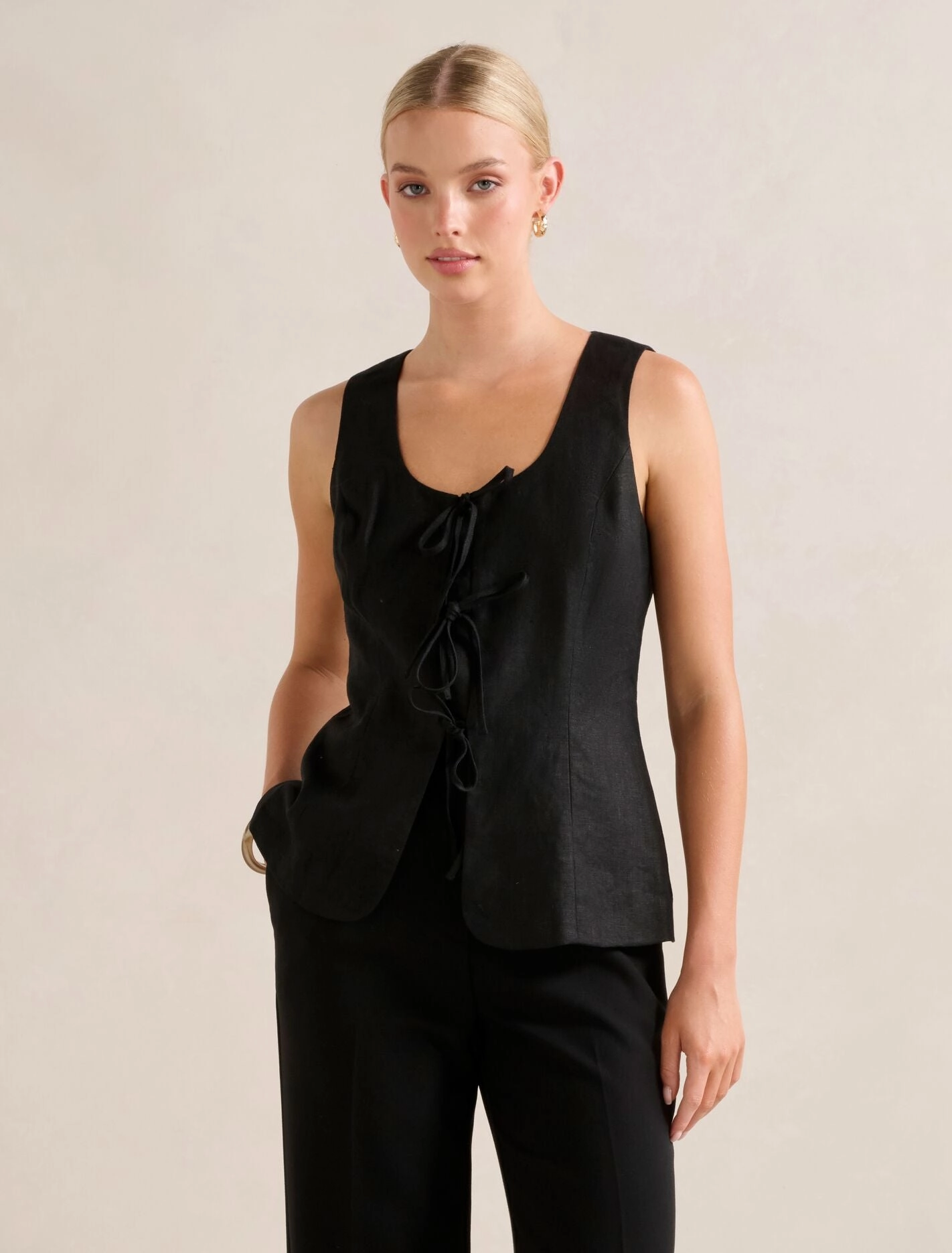 Tagless Collar Tia Tie Front Waistcoat